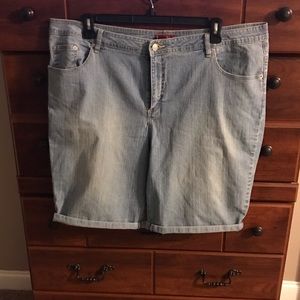 Bermuda jean shorts